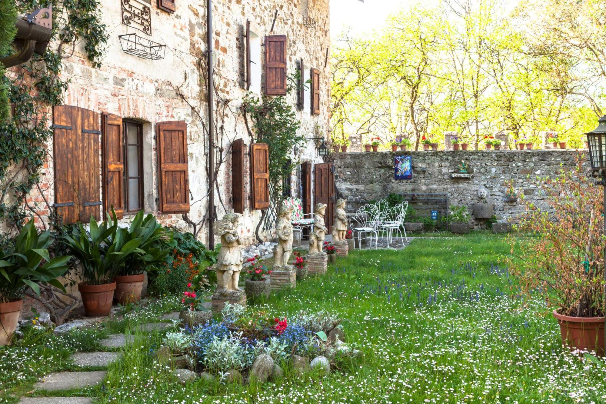 B&B La Casa Del Sole Manzano Eksteriør bilde