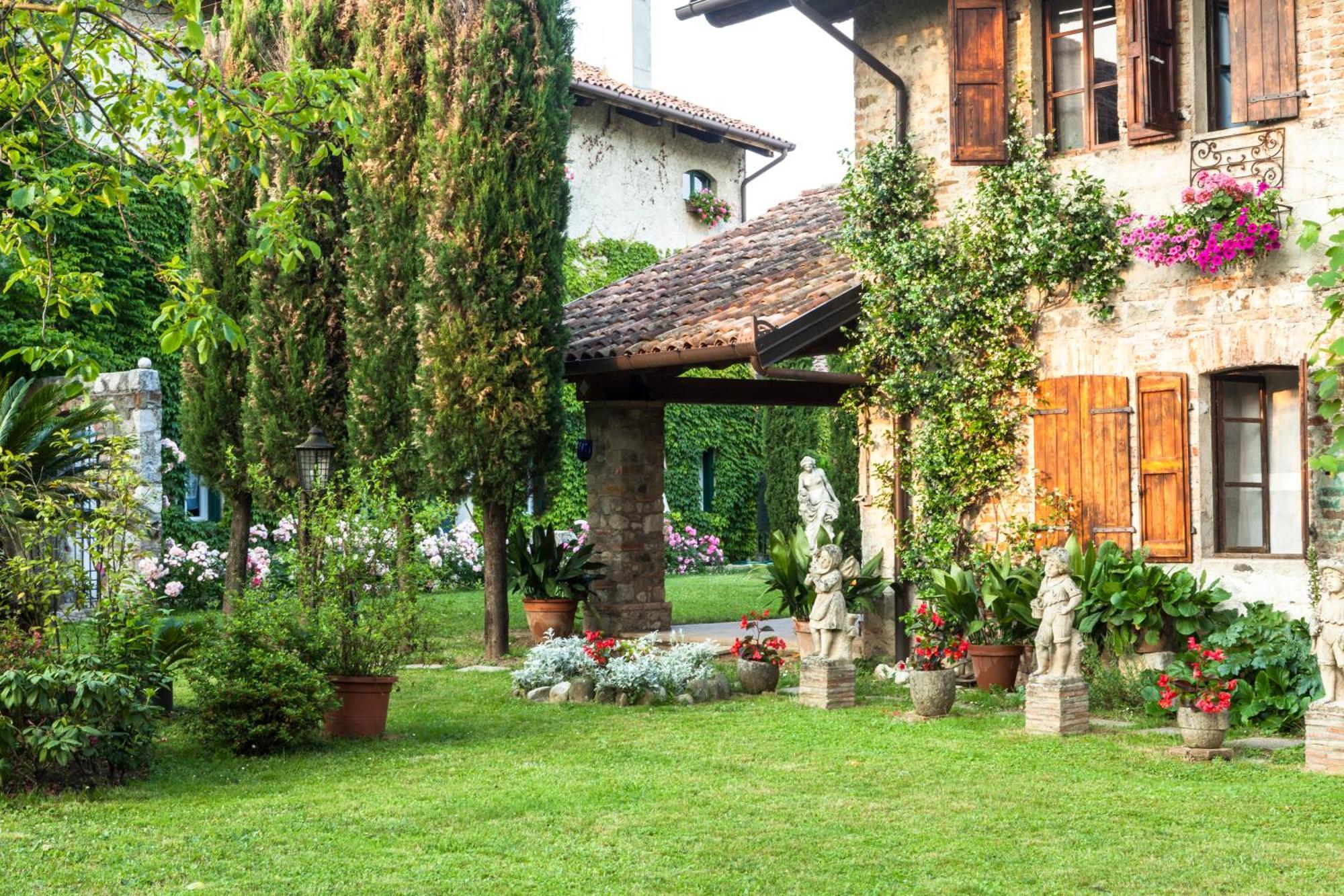 B&B La Casa Del Sole Manzano Eksteriør bilde