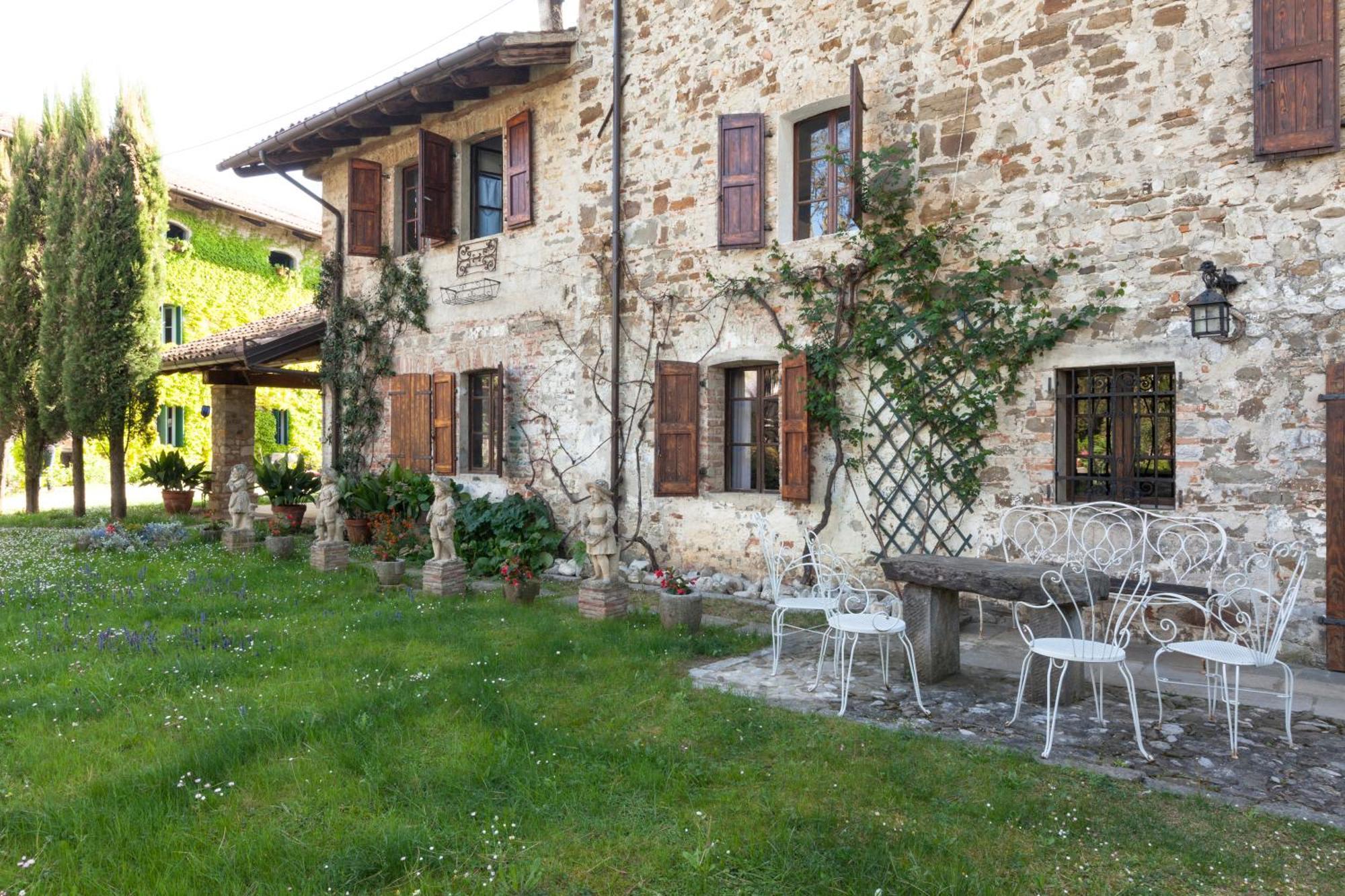 B&B La Casa Del Sole Manzano Eksteriør bilde