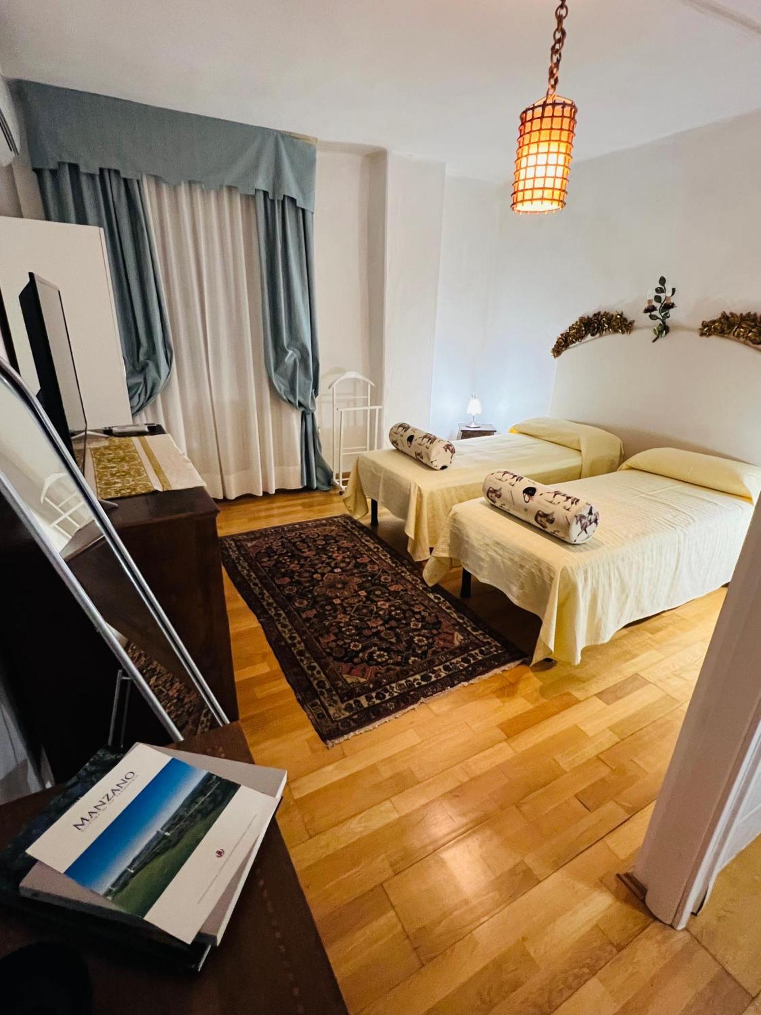 B&B La Casa Del Sole Manzano Eksteriør bilde